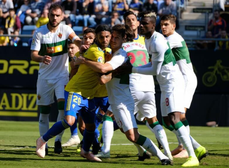 Partido entre Cádiz CF y Elche CF en el Martínez Valero / LFP